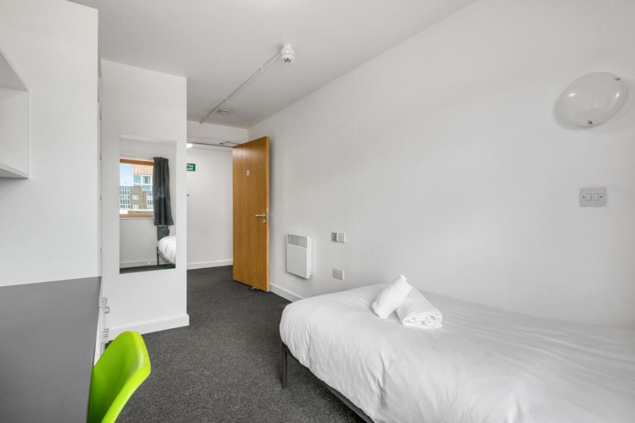 לוטון Central Single Room With Shared Kitchen In Luton מראה חיצוני תמונה