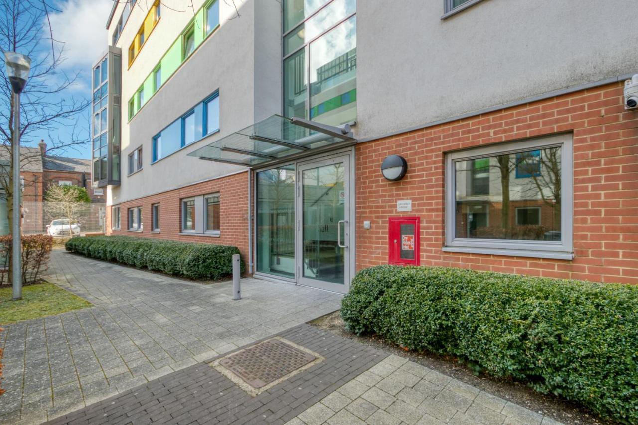 לוטון Central Single Room With Shared Kitchen In Luton מראה חיצוני תמונה